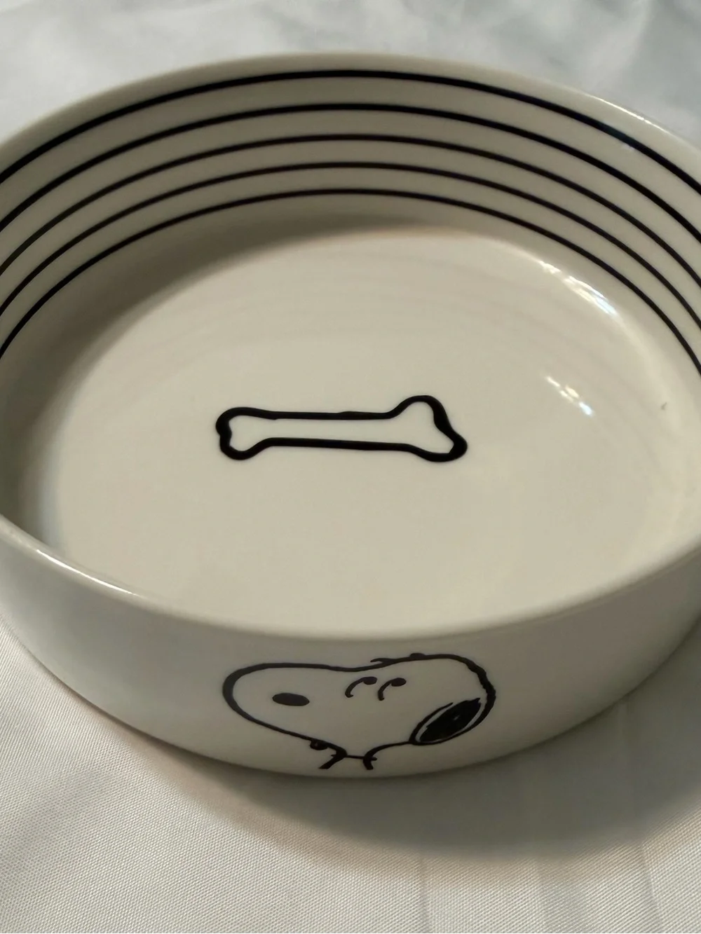 Peanuts White Ceramic Dog Bowl